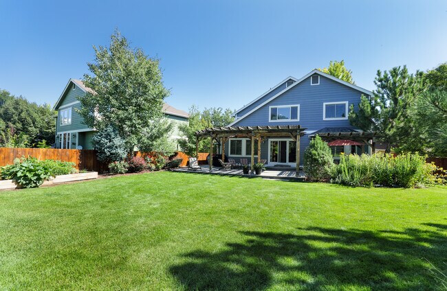 parte trasera de la casa - 3669 Sunflower Cir