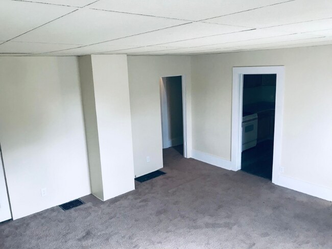 Building Photo - 1200 1/2 Gomber Ave