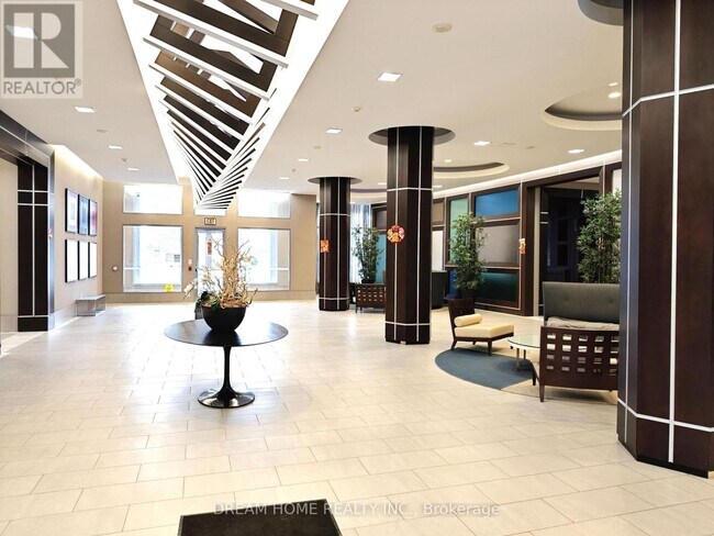 Photo du bâtiment - 5791 Yonge St