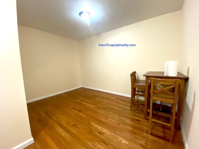 Building Photo - 118 Nassau Ave