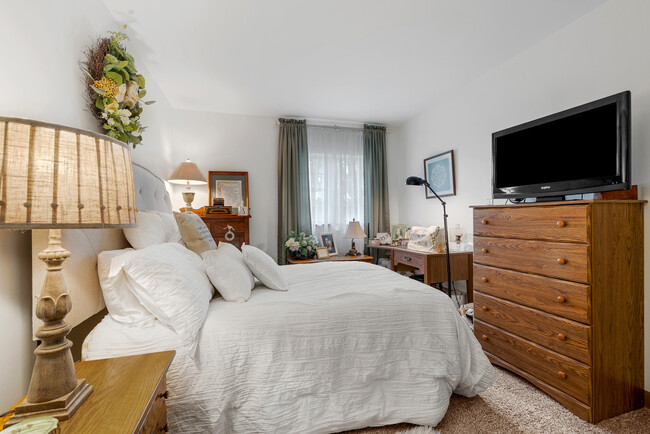 Foto del edificio - Silvertree Seniors Jamestown