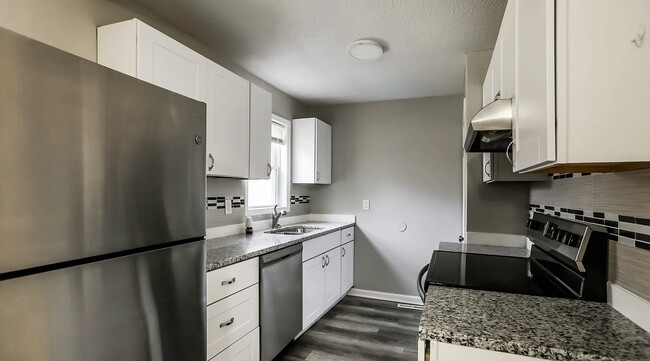 Building Photo - 9924 Richmond Dr