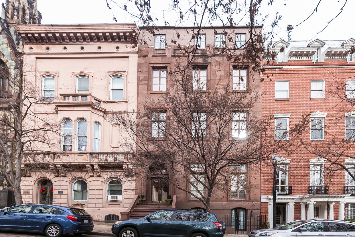 Primary Photo - 12 E Mt Vernon Pl