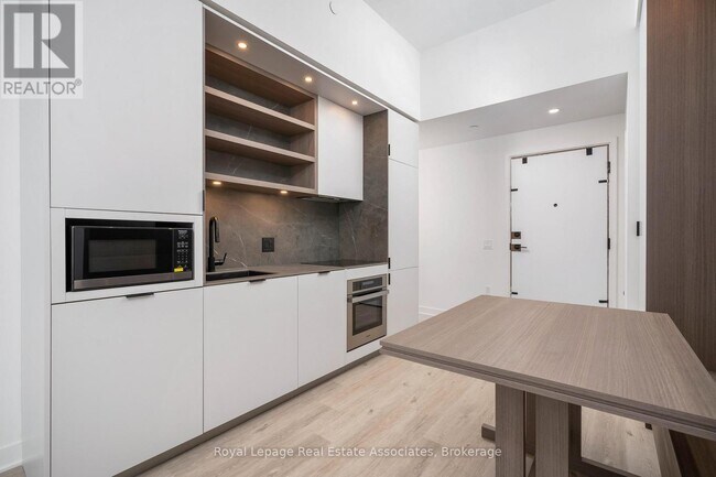 Photo du bâtiment - 55 Charles St E