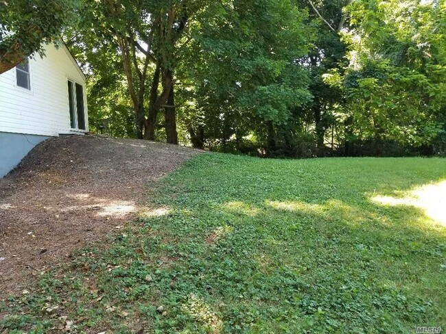 Building Photo - 546 W Broadway