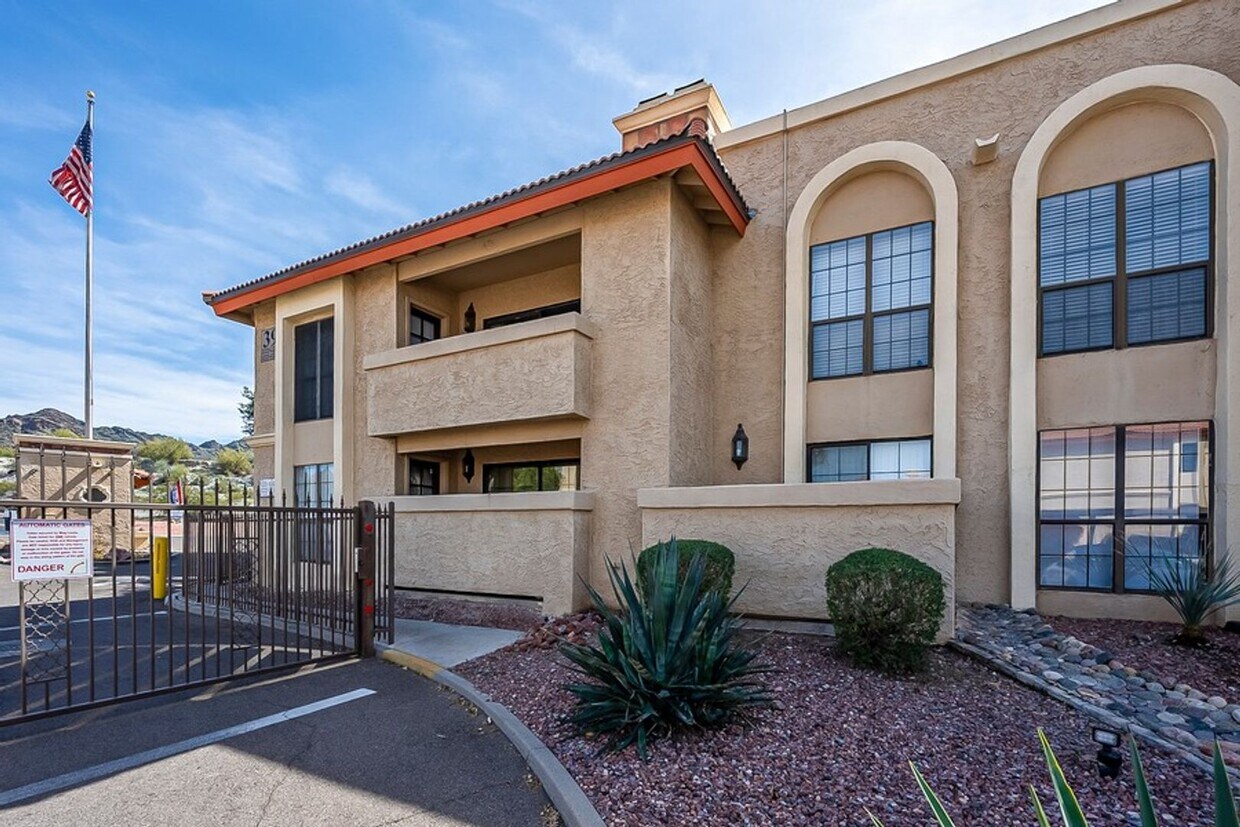 Primary Photo - 2 Bed, 2 bath Condo (Furnished, short-term...