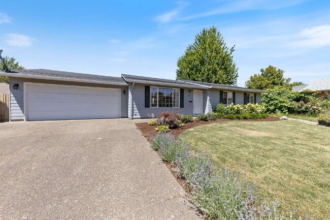 Building Photo - "Charming 3-Bedroom Home in McMinnville wi...