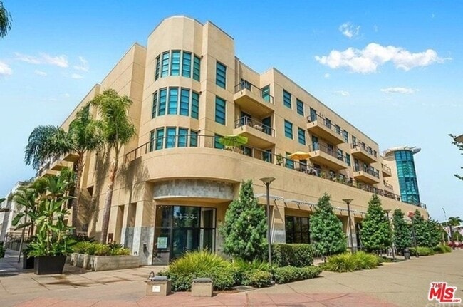 Building Photo - 133 The Promenade N