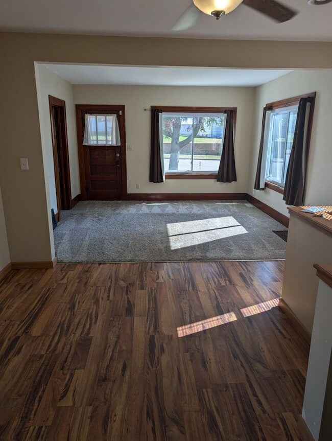 Foto del edificio - 409 2nd Ave NW