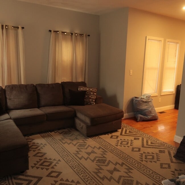 Building Photo - 45 Glenwood St