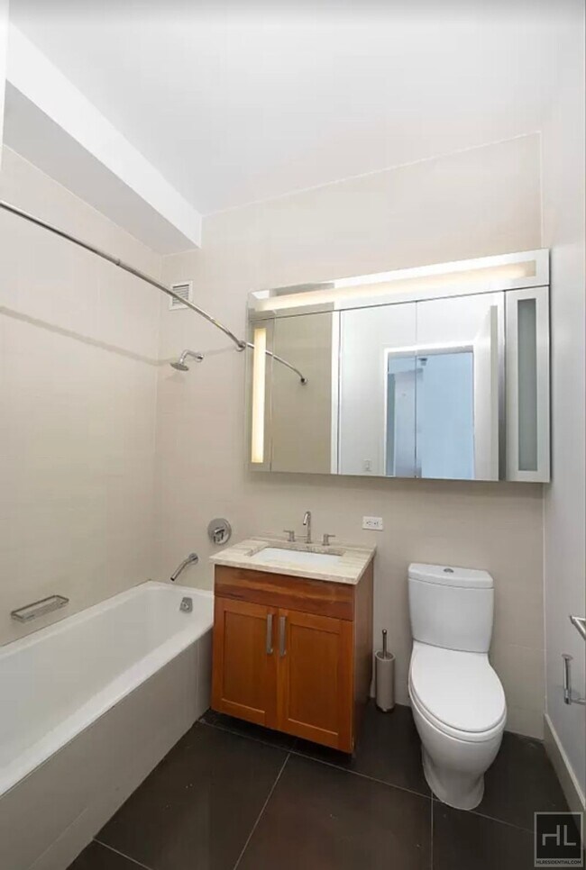 Building Photo - Rare Availability! Super Bright 1 bedroom ...
