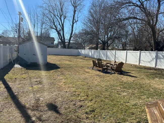 Foto del edificio - 1532 E Stanford St