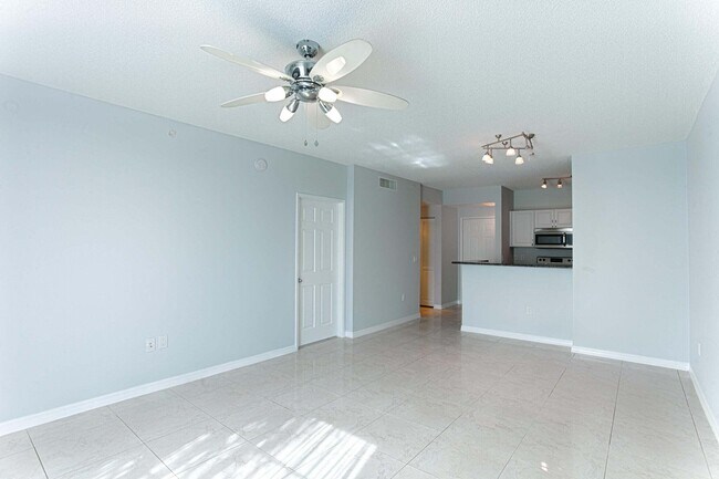Building Photo - 630 S Sapodilla Ave