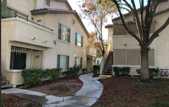 Foto del edificio - BEAUTIFUL SOUTHEAST 2 BEDROOM CONDO