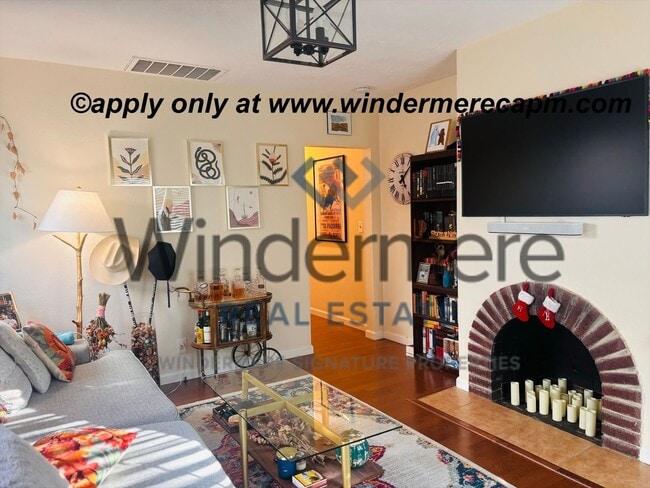 Foto del edificio - Beautifully Remodeled 2 Bedroom, 2 Bath Duplex on Freeport Blvd COMING SOON!