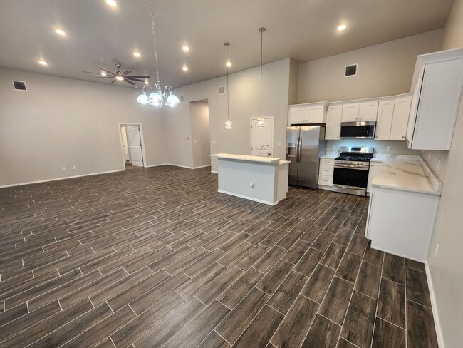 Building Photo - 1367 Lenox Ave