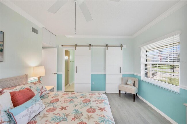Foto del edificio - 5849 Tidewood Ave