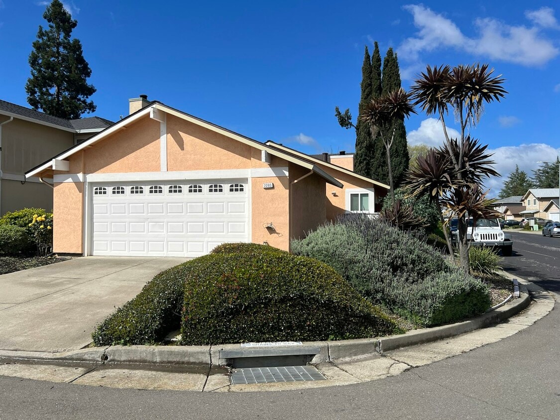 Primary Photo - 2280 Delucchi Drive
