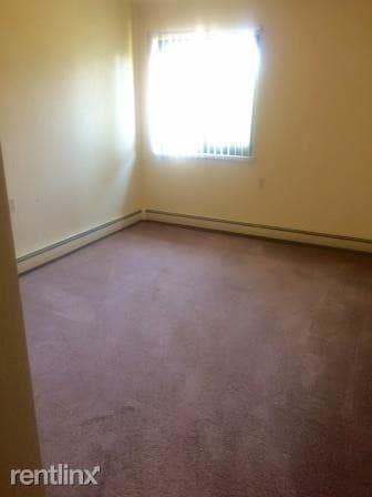 Building Photo - 3 bedroom in Menominee MI 49858