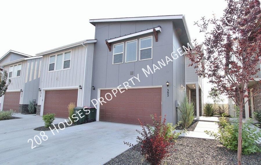 Primary Photo - Modern townhouse in a Cozy Community. 50% ...
