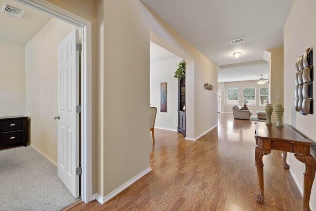 Building Photo - 1203 Willowbrook Dr