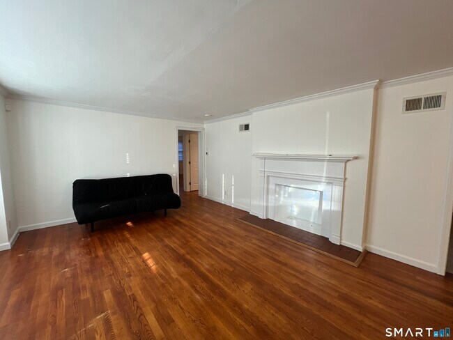 Foto del edificio - 110 Roger White Dr