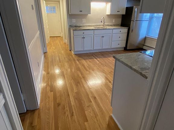 Kitchen / SS appliances - 70 Seymour St