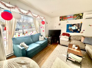 Building Photo - 657 Hanson St