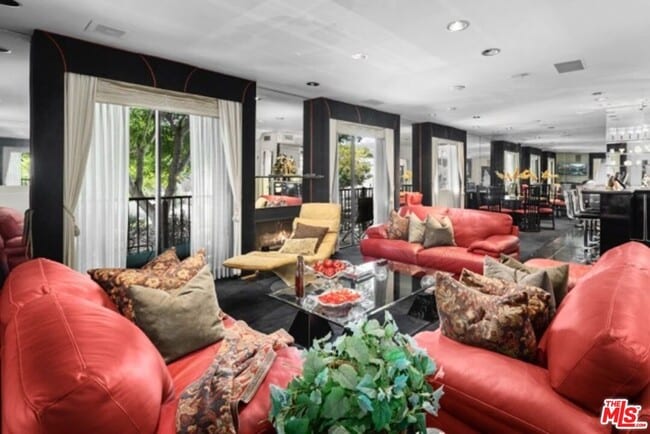 Foto del edificio - 540 N W Knoll Dr