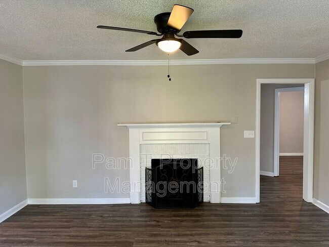 Foto del edificio - 2411 E 39th St