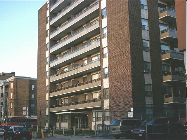 Photo du bâtiment - Bel Manor Apartments