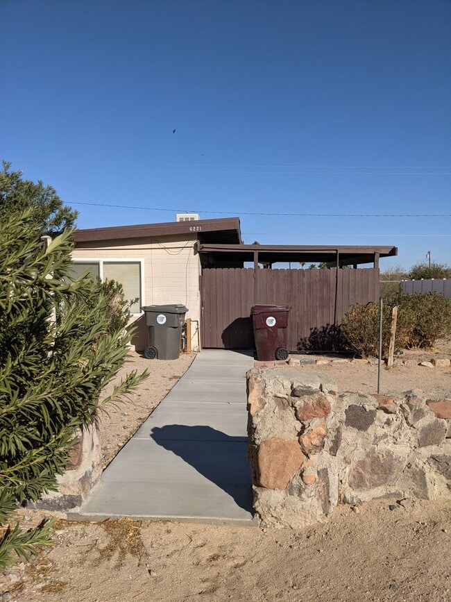 Building Photo - One Bedroom One Bath Home