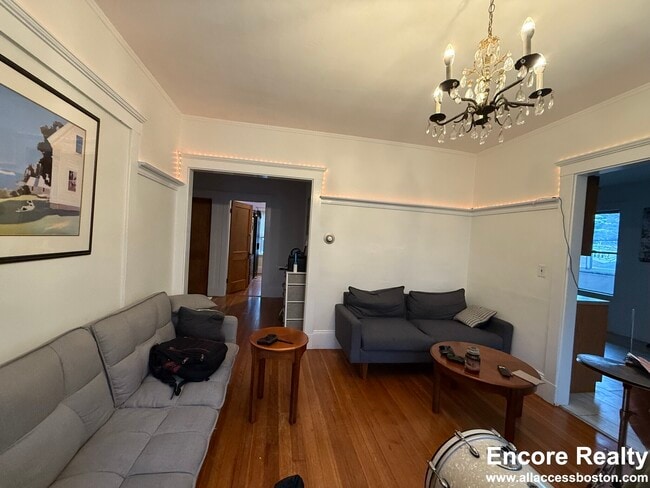 Building Photo - 39 Turner St