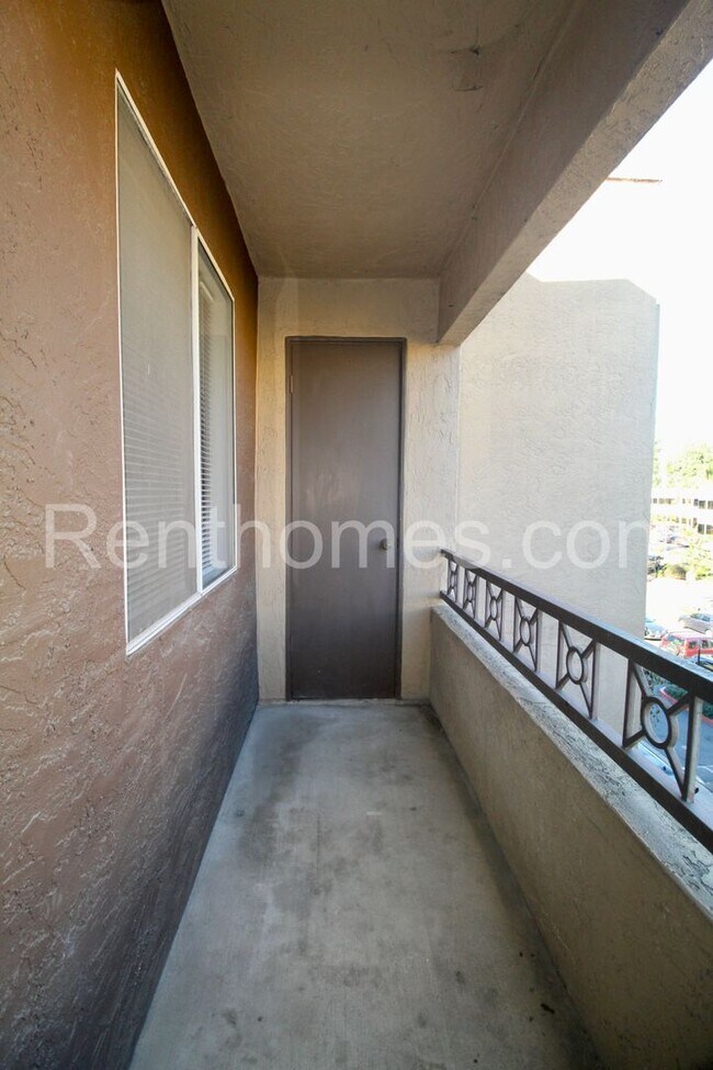 Foto del edificio - 3520 Lebon Dr