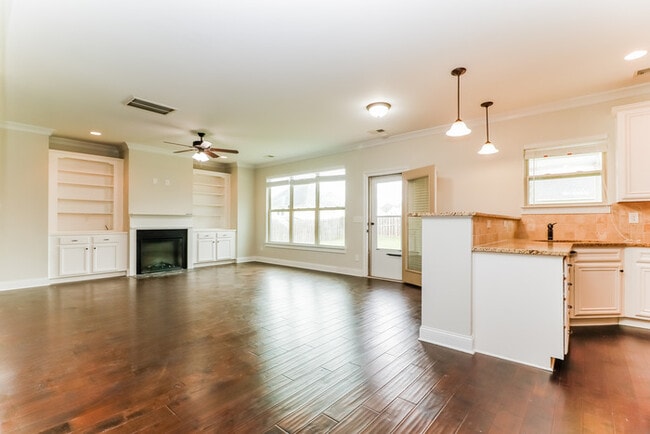 Building Photo - Gorgeous Grovetown Gem!
