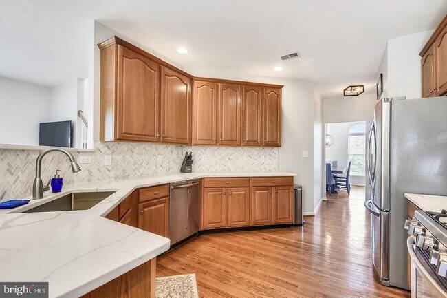 Building Photo - 42935 Shelbourne Square