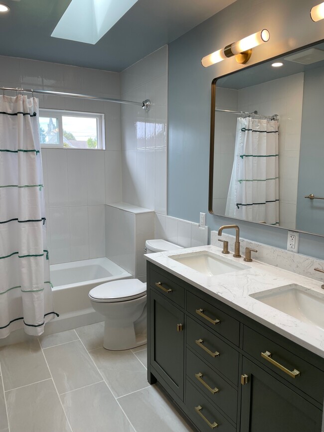 Bathroom - 667 Herbert St
