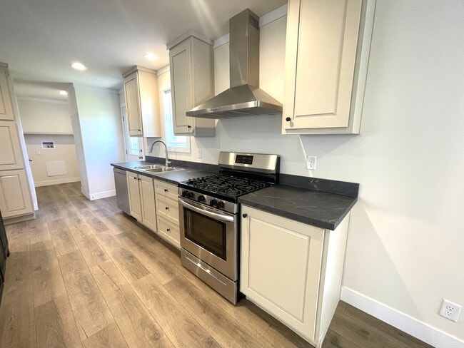Building Photo - 30 Bellwood Dr