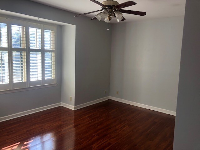 Building Photo - 308 Meadows Cir