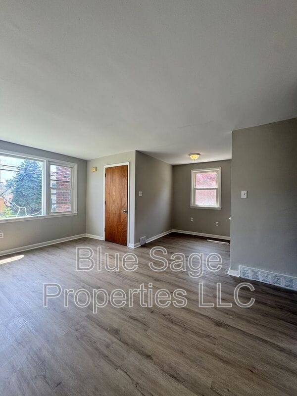 Building Photo - 212 N Wycombe Ave