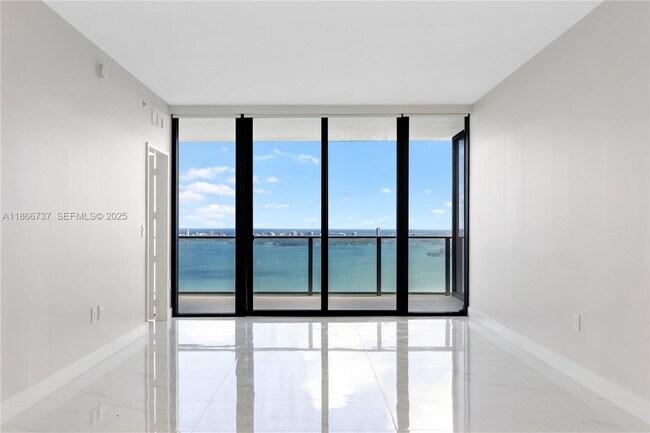 Foto del edificio - 700 NE 24th St