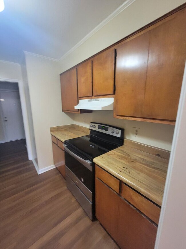 Building Photo - 115 Samarya Ln