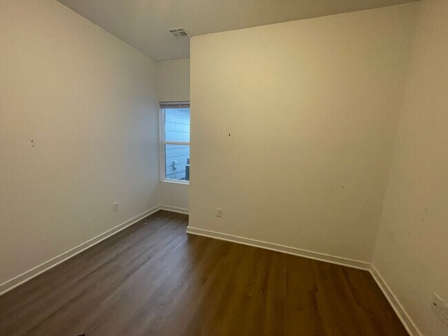 Foto del edificio - 11309-11311 W 35th St S