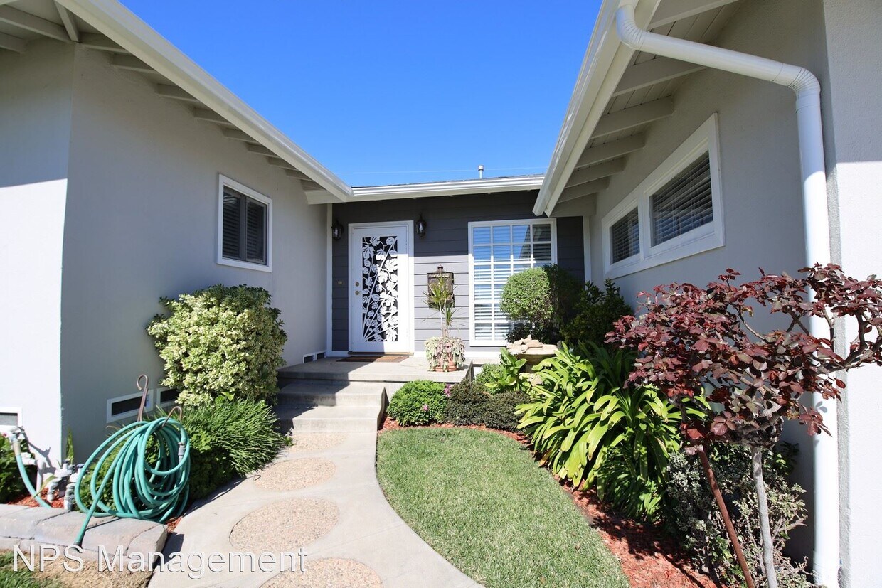 Primary Photo - 3 br, 3 bath House - 6749 E Stearns St