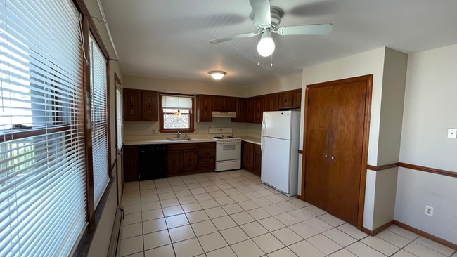 Building Photo - 81 Toas St