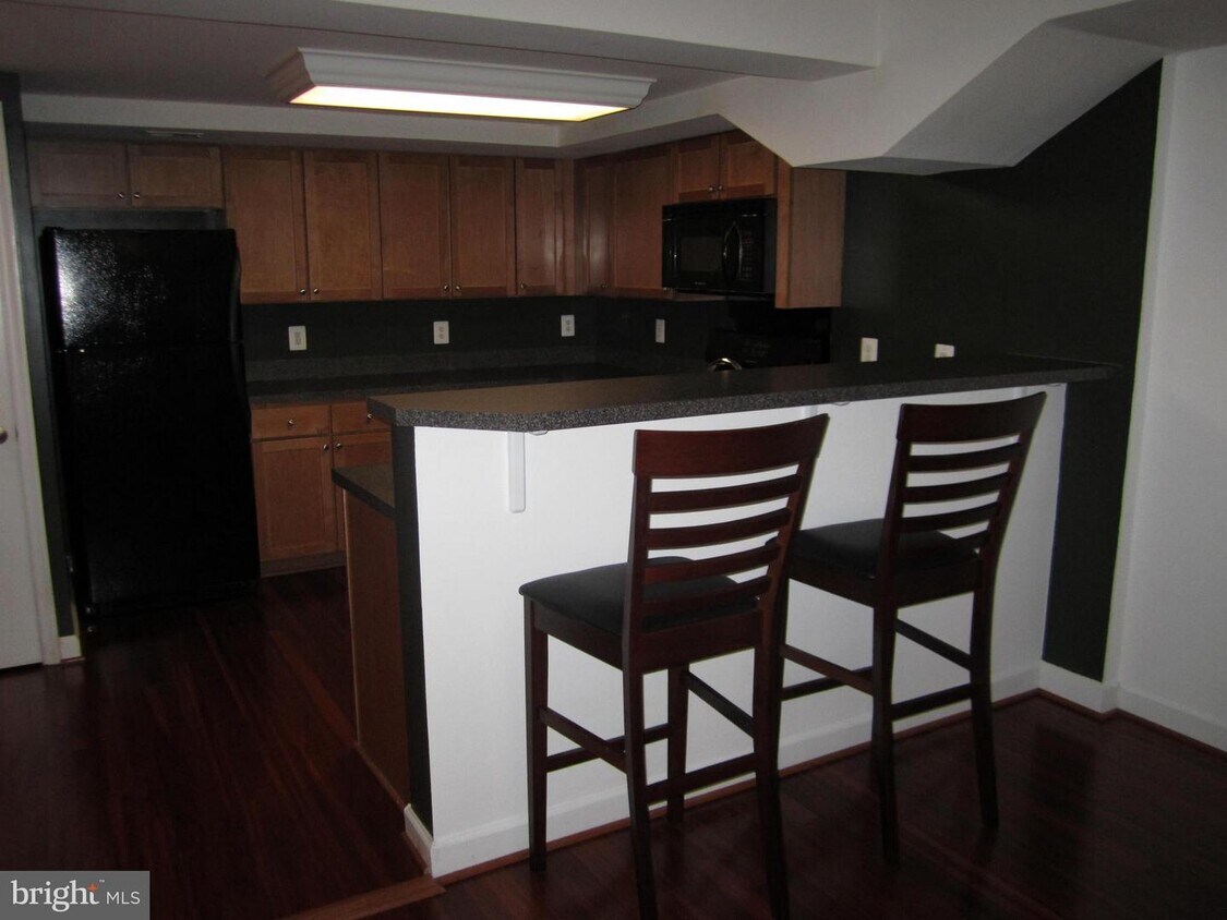 Primary Photo - 1605 N Van Dorn St