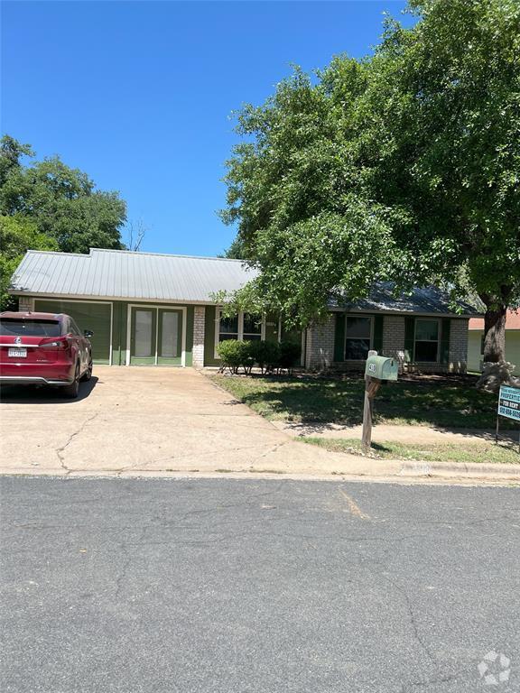 Building Photo - 410 Thistlewood Dr