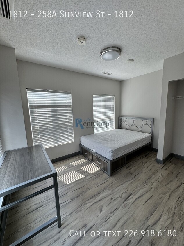 Building Photo - 258A-258A Sunview St