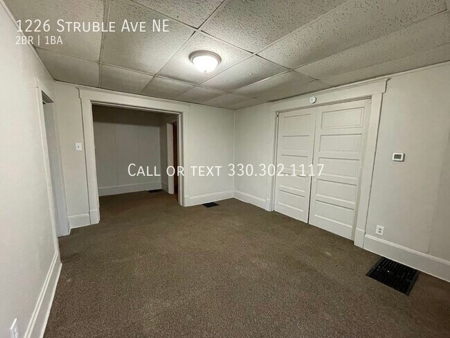 Foto del edificio - Two bedroom one bathroom first level apart...