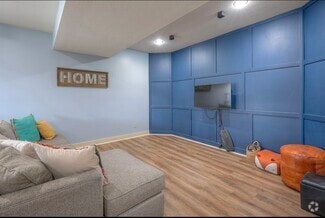 Building Photo - 10111 N Tullis Dr